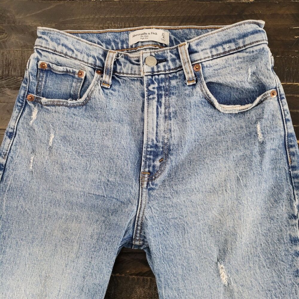 Abercrombie & Fitch The Mom High Rise Distressed Light Wash Jeans Women’s 27/4